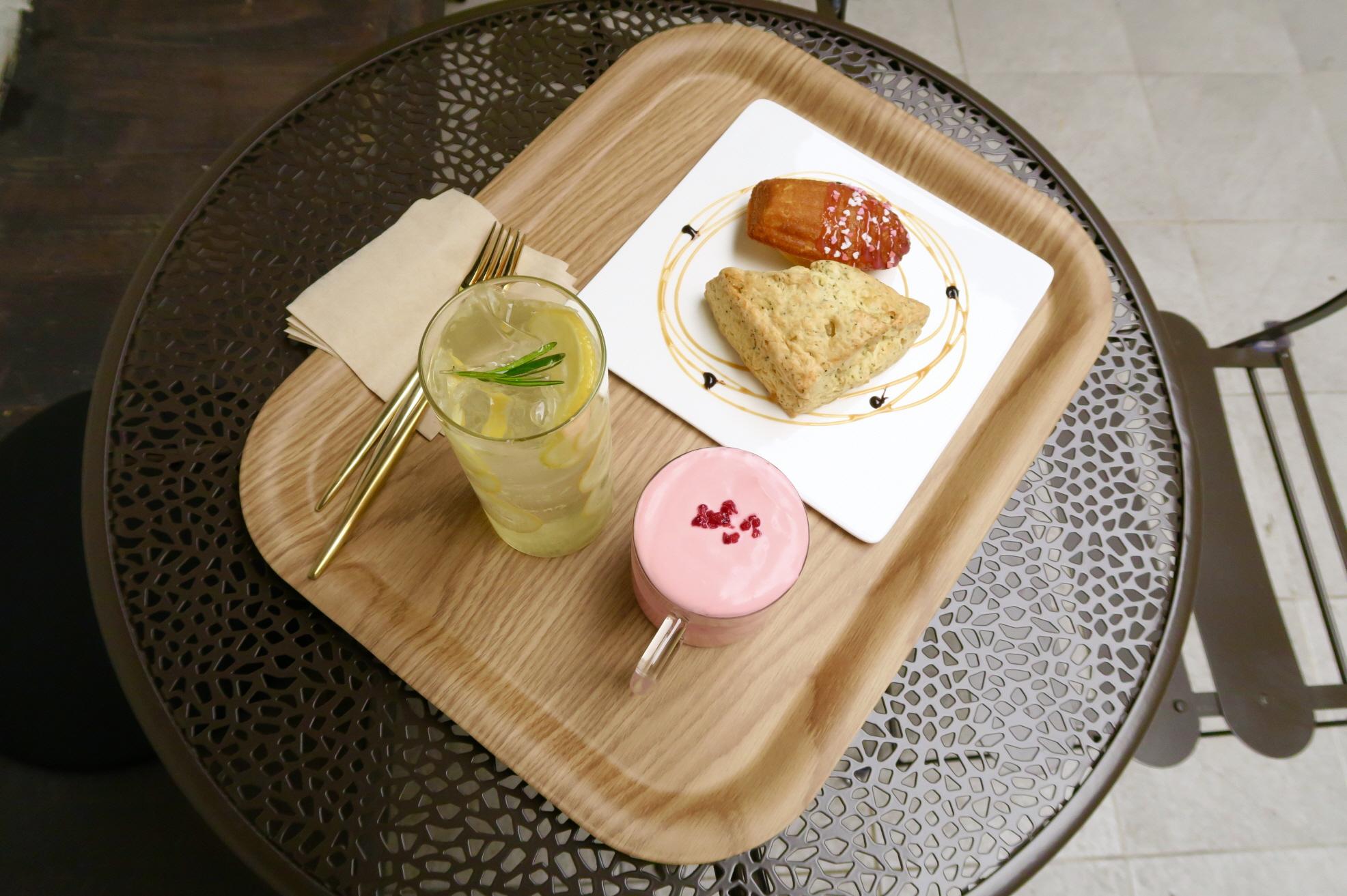 Photo spots inside J.Hidden House